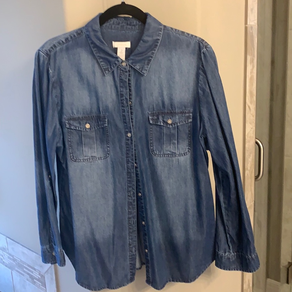 Cute denim blouse!